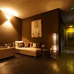 Privileged Lesna - With Garden Terrace 酒店 4*