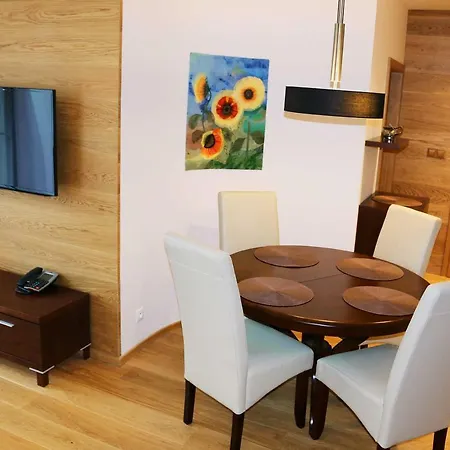 Ξενοδοχείο Privileged Lesna - With Garden Terrace 4*